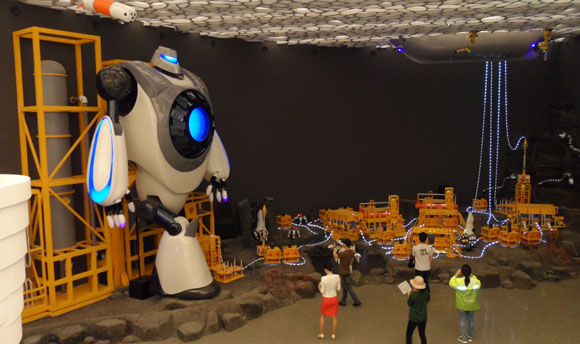여수엑스포 대우조선해양로봇관에 전시된 해양자원 개발 로봇 ⓒEBN 