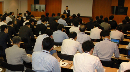 한국수출입은행과 일본국제협력은행(JBIC)이 17일 오후 일본 동경 JBIC 본점에서 개최한 ´해외 프로젝트 수행시 한·일 협력강화 방안´ 세미나에서 김효종 한국전력 부장이 주제발표를 하고 있다