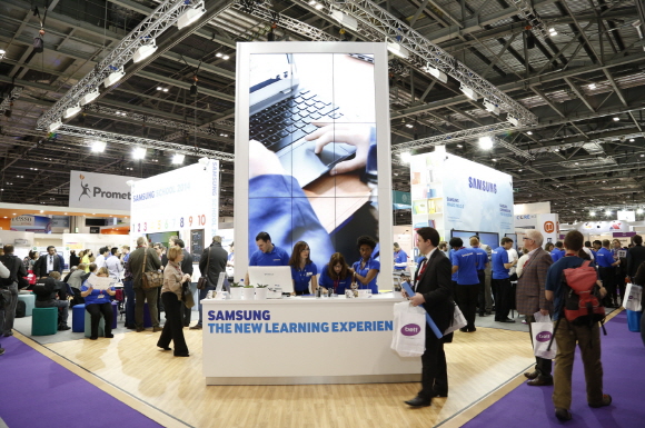 22일부터 나흘간 영국 런던에서 열리는 세계 최대 교육 기술 박람회 ´BETT 2014´ 삼성전자 부스 전경. ⓒ삼성전자 