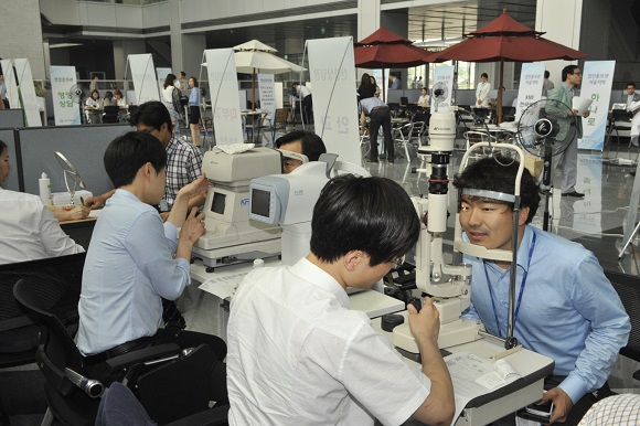 포스코건설이 인천 송도사옥에서 임직원들의 건강증진을 위한 건강축제를 개최했다.ⓒ포스코건설