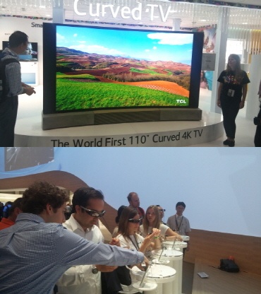 세계 최대인 110형 커브드 4K TV를 선보인 중국의 TCL 전시장과 웨어러블 기기인 아이글래스가 전시된 소니 전시장 모습. ⓒEBN
