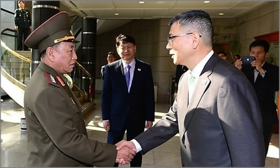 천안함 사건의 배후로 지목된 김영철 북한 정찰총국장이 모습을 드러냈다.ⓒ연합뉴스