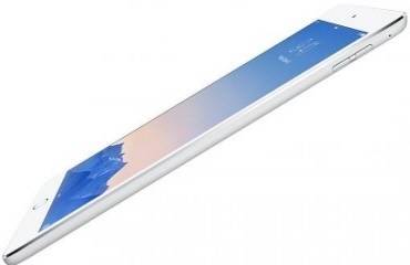 애플이 공개한 세계에서 가장 얇은 태블릿 '아이패드 에어2' 이 제품의 두계는 6.1mm다. ⓒ애플