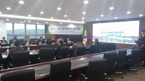 한국선주협회는 한국서부발전과 '유연탄 용선입찰 정보공유를 위한 협약' 체결과 함께 '2014년도 제3차 발전ㆍ수송협의회'를 개최했다.ⓒ한국선주협회