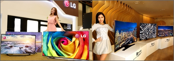 LG UHD TV(왼쪽)와 삼성 커브드 UHD TV.ⓒLG·삼성