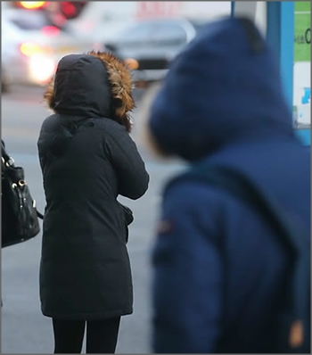 수요일인 28일 전국이 대체로 맑은 가운데 출근길 반짝 한파가 있을 전망이다.ⓒ연합뉴스