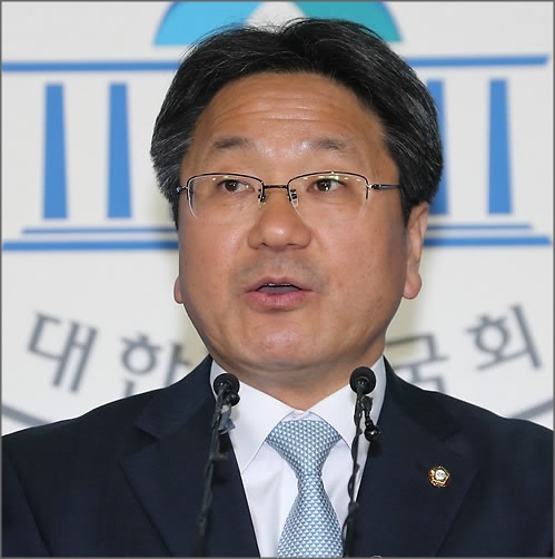 강기정 새정치민주연합 정책위의장. 강 의장이 교육감 직선제 폐지에 대한 입장을 밝혔다.ⓒ연합뉴스