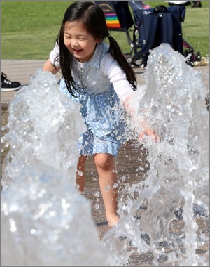 금요일인 내일(5월 1일)은 전국이 맑고 더운 날씨를 보일 것으로 예상된다.ⓒ연합뉴스