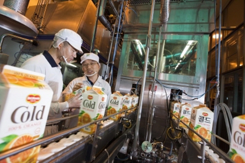국제식품안전협회로부터 식품안전시스템 FSSC 22000를 인증 받은 롯데칠성음료 안성공장. ⓒ롯데칠성음료