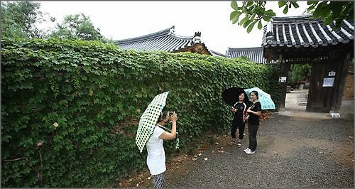 금요일인 내일(12일)은 전국 곳곳에 빗방울이 떨어지겠다.ⓒ연합뉴스