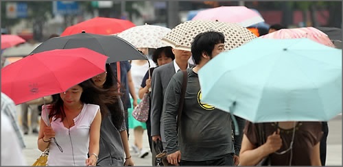 7월의 첫날인 오늘은 일부지역에 오후까지 빗방울이 떨어지겠다.ⓒ연합뉴스