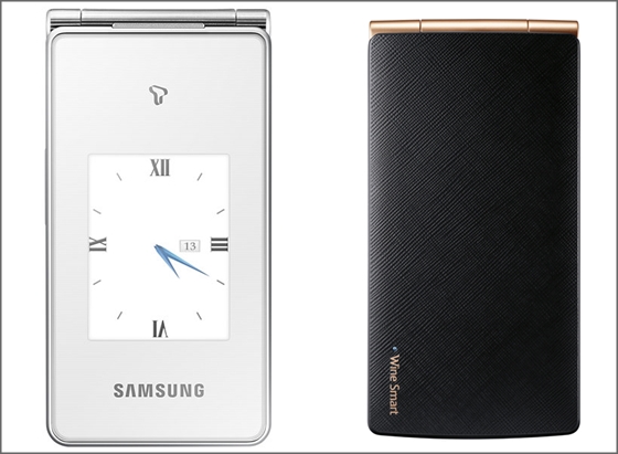 삼성전자의 폴더폰 ‘삼성 마스터 듀얼(Samsung Master Dual·왼쪽)’과 LG전자의 폴더폰 ‘와인스마트’.ⓒ삼성전자·LG전자