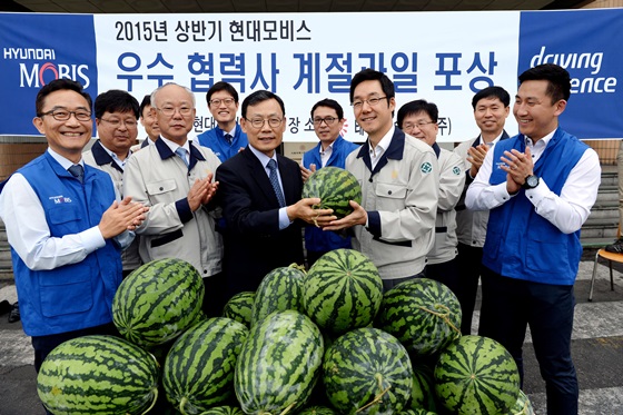 노태호 현대모비스 통합구매담당 상무(중앙 왼쪽), 한성훈 태양금속공업 사장(중앙 오른쪽).ⓒ현대모비스