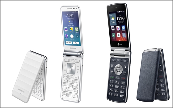 폴더형 스마트폰인 삼성 갤럭시 폴더(왼쪽·흰색)와 LG 젠틀.ⓒ삼성전자·LG전자