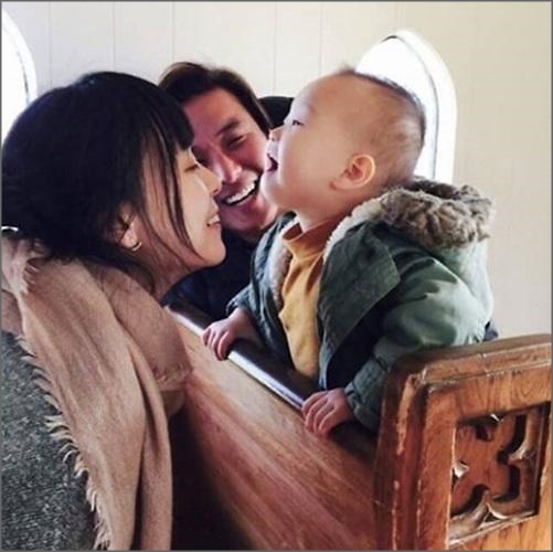 선예의 남편 제임스 박은 지난 4월 페이스북에 선예와 딸 박은유 양과 함께 찍은 사진을 공개했다.ⓒ제임스 박 공식 페이스북
