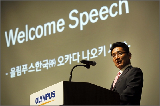 오카다 나오키 올림푸스한국 사장이 31일 서울 소공동 웨스틴조선호텔에서 열린 ‘OM-D E-M10 Mark Ⅱ 공개’ 기자간담회에서 인사말을 하고 있다.ⓒ올림푸스한국