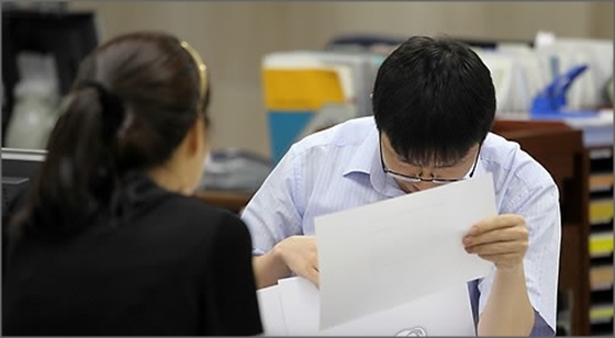 고객이 전산장애 관련 피해 소송으로 법원에 가는 경우는 증권사와 조정 합의가 이뤄지지 않아서다. 실제 한국거래소에 접속된 민원 중 조정성립율은 40%에 불과하다.ⓒ연합뉴스