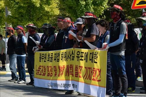 풀무원의 화물지입 차주들의 파업이 오늘로 133일째를 맞고 있다. ⓒ연합뉴스