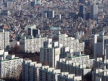 서울 아파트 매매가격이 대출규제 강화 등으로 관망세가 지속되면 7주째 보합세가 이어졌다.ⓒ연합뉴스