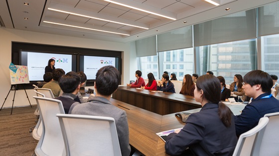 한국IBM 여의도 본사에서 열린 채용설명회에서 참가자들이 컨설턴트 직무에 대한 설명을 듣고 있다.ⓒ한국IBM