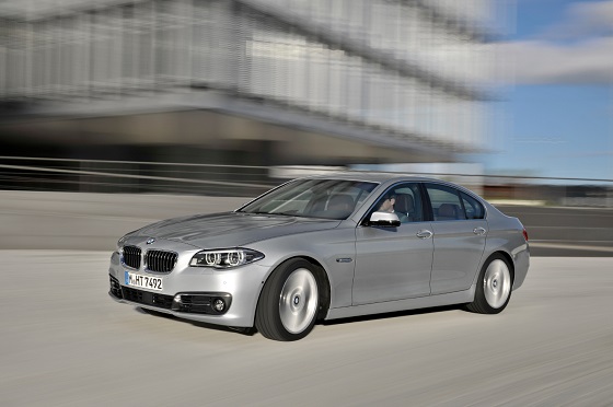 BMW 코리아(대표 김효준)는 베스트셀링 모델인 5시리즈에 프리미엄 옵션인 드라이빙 어시스턴트 플러스를 추가한 5시리즈 PRO 에디션을 출시했다.ⓒBMW코리아