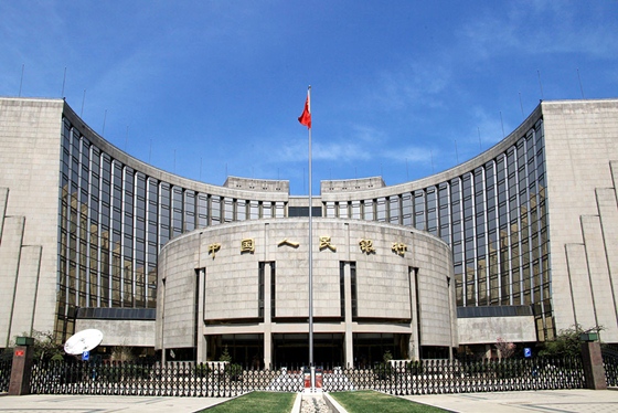 27일 중국증권보 및 외신에 따르면 인민은행은 지난 25일 18곳의 금융기관을 대상으로 중기유동성창구(MLF)를 통해 2670억 위안(약 48조8000억원)의 자금을 공급했다. ⓒ중국 포털 바이두 캡처