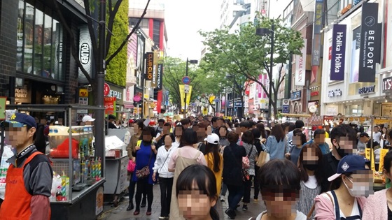 중국인 관광객들이 많이 찾는 서울 명동 거리ⓒEBN