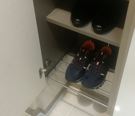 청라 한양 수자인레이크블루의 신발 수납장. 신발장의 하단은 물에 젖은 신발을 말릴 수 있도록 설계했다.ⓒ한양