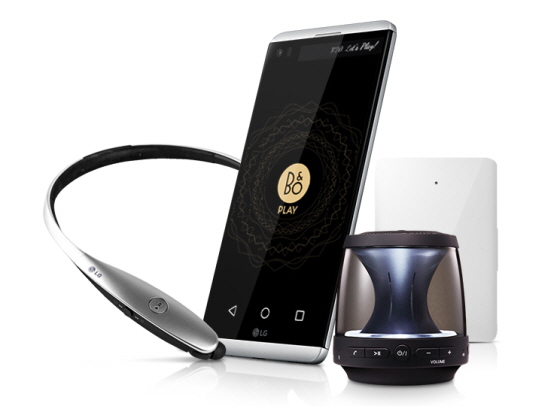LG전자는 ‘V20’ 출시를 기념해 다음달 31일까지 한 달 간 ‘V20’ 구매 고객에게 ‘LG 톤플러스(HBS-900)’와 ‘LG 블루투스 스피커(PH1)’, ‘배터리팩(추가 배터리+충전 크래들)’을 파격적인 할인 가격으로 제공하는 ‘사운드 패키지’ 프로모션을 진행한다. ⓒLG전자