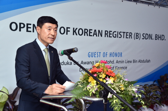 지난 21일 브루나이 현지에서 열린 KRB(Korean Register Brunei Sdn. Bhd.) 개소식에서 김종신 한국선급 전략기획본부장이 기념사를 하고 있다.ⓒ한국선급