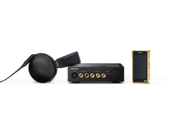 (왼쪽부터)소니 '시그니처 시리즈' 스테레오 헤드폰 MDR-Z1R, 헤드폰 앰프 TA-ZH1ES, 워크맨 NW-WM1Z.ⓒ소니코리아