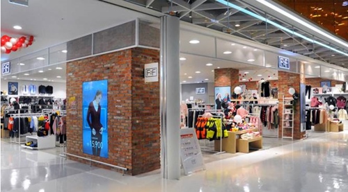 홈플러스 패션브랜드 F2F는 파주운정점에 첫 브랜드숍을 오픈했다. 기존에 매장 안에서 운영하던 것과 달리 별도 독립 매장으로 운영한다.ⓒ홈플러스