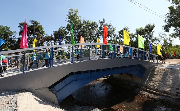 베트남에 진출한 포스코그룹이 협력해 지은 '포스코 철교(POSCO Steel Bridge)' 모습
