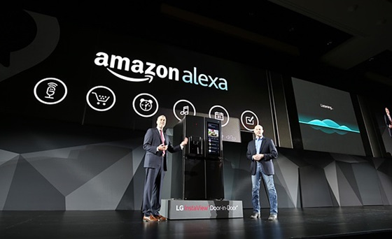 아마존의 음성비서 '알렉사'를 탑재한 LG전자 스마트냉장고. ⓒLG전자