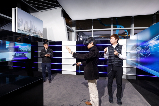하남 스타필드에 마련된 BMW 뉴 5시리즈 디지털쇼룸.ⓒBMW코리아