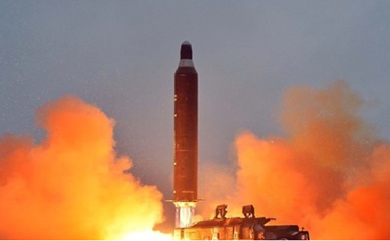 북한이 12일 오전 7시55분경 평안북도 방현 일대에서탄도 미사일을 발사했다.ⓒ연합뉴스