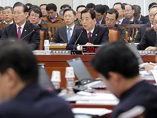 한민구 국방부 장관이 14일 열린 국회 국방위원회 전체회의에서 북한의 미사일 발사와 관련한 의원들의 질의에 답변하고 있다. ⓒEBN