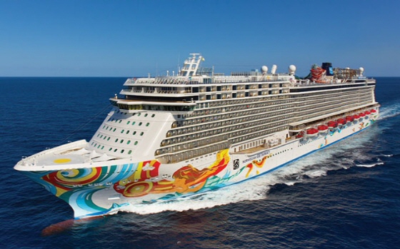 NCL(Norwegian Cruise Line)의 14만GT급 크루즈선 '노르웨지안 게이트웨이(Norwegian Gateway)'호 전경.ⓒNCL