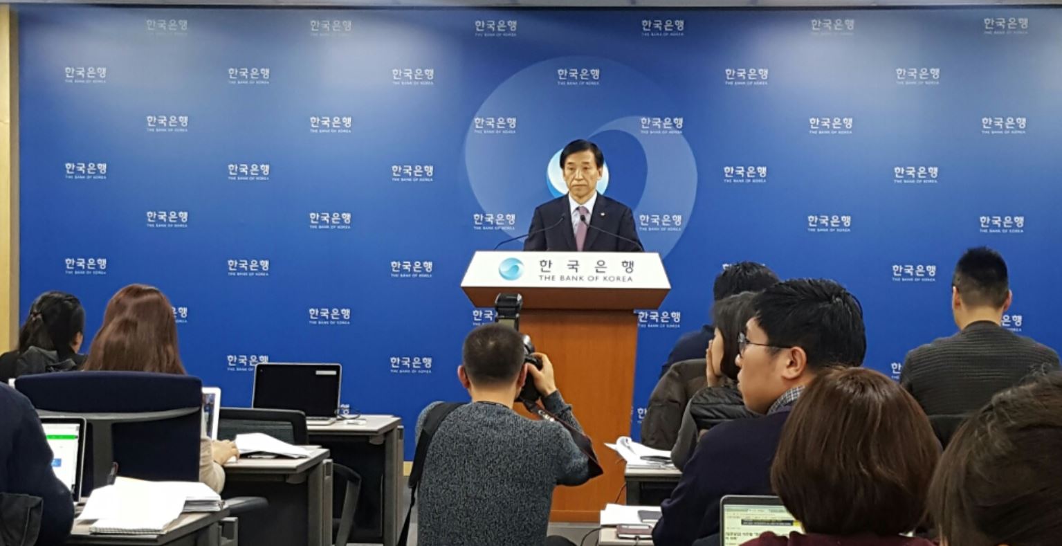 23일 이주열 한국은행 총재가 기자간담회를 열고 2월 기준금리 동결 배경을 설명하고 있다.ⓒ백아란 기자
