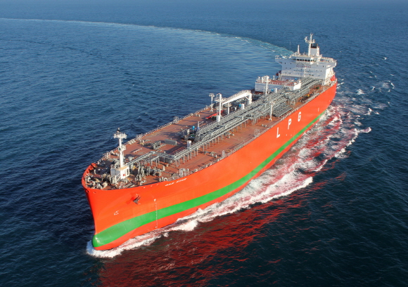 현대글로벌서비스와 KSS해운이 친환경 선박으로 개조하고 있는 '가스 스타(Gas Star)'호.ⓒ현대중공업