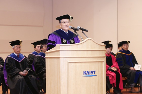 신성철 카이스트(KAIST) 총장이 27일 오전 10시 본교 대강당에서 열린 '2017학년도 학사과정 입학식'에서 축사를 하고 있다.ⓒ카이스트
