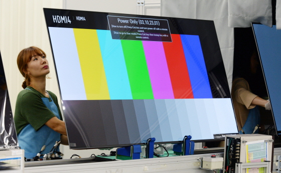 LG전자 구미공장에서 올레드 TV가 생산되고 있다. ⓒLG전자