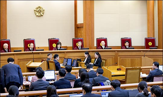 박근혜 대통령 탄핵심판 선고를 앞두고 헌법재판소로 투자자들의 이목이 집중되고 있다ⓒEBN