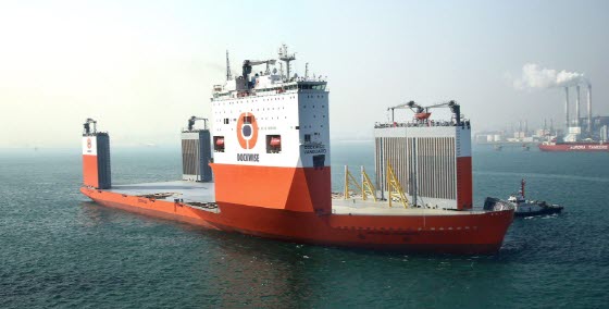 현대중공업이 건조한 11만t급 중량물운반선 ‘도크와이즈 뱅가드(Dockwise Vanguard)’호 전경.ⓒ현대중공업