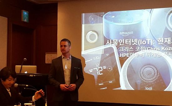 3일 크리스 코접 HPE 아루바 마케팅 부사장이 삼성동 그랜드인터컨티넨탈 호텔에서 IoT 트렌드 리포트를 발표하고 있다.ⓒEBN
