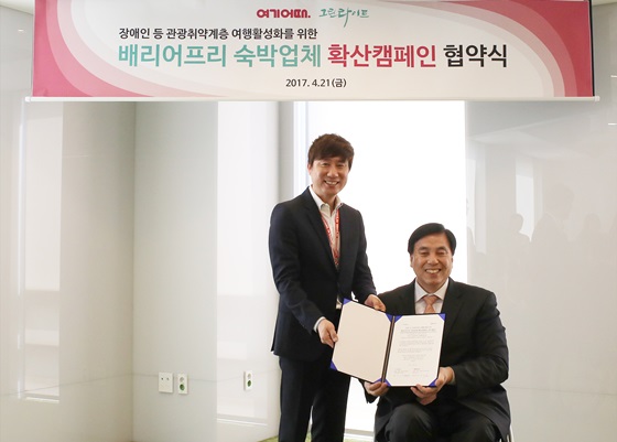 (사진 왼쪽부터) 심명섭 위드 드이노베이션 대표, 김선규 그린라이트 회장.ⓒ위드이노