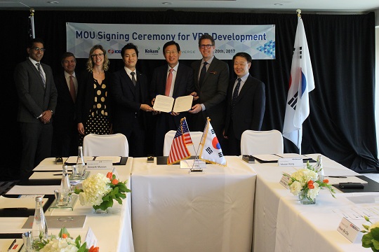 코캄 홍인관 총괄이사((왼쪽 네번째), 한국전력 조환익 사장(왼쪽 다섯번째), 선버지 케네스 먼슨 CEO((완쪽 여섯번째) [사진=한국전력]