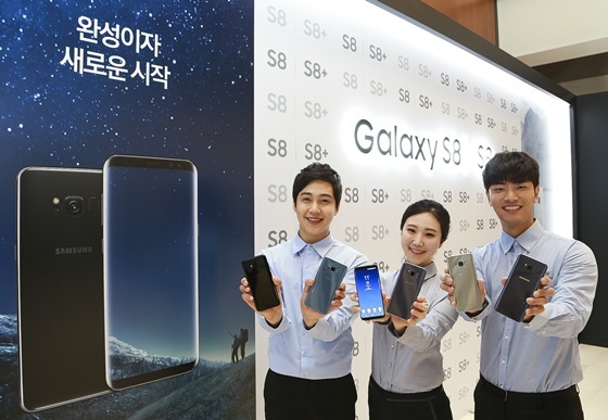 삼성전자의 올 상반기 전략 스마트폰 갤럭시S8·S8+. ⓒ삼성전자