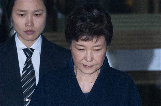 박근혜 전 대통령측이 기록검토를 이유로 재판부에 재판준비 기일 일정을 연기해달라고 요청했다ⓒ데일리안DB