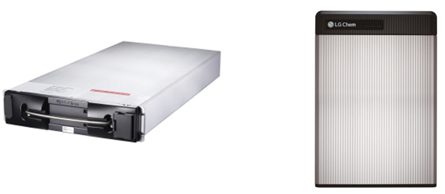 LG화학 ESS 전력망용 제품(왼쪽)과 가정용 RESU6.5 제품. 